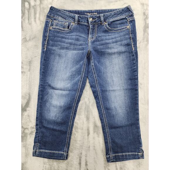 Maurices Low Rise Capri Jeans Size M Blue Medium Wash Faded Stretch Pedal Pusher - Picture 1 of 10
